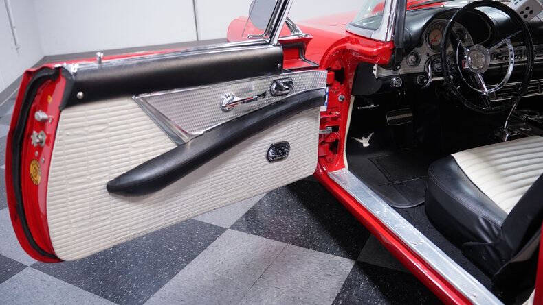 1957 Ford Thunderbird