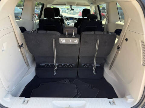 2020 Chrysler Voyager LX