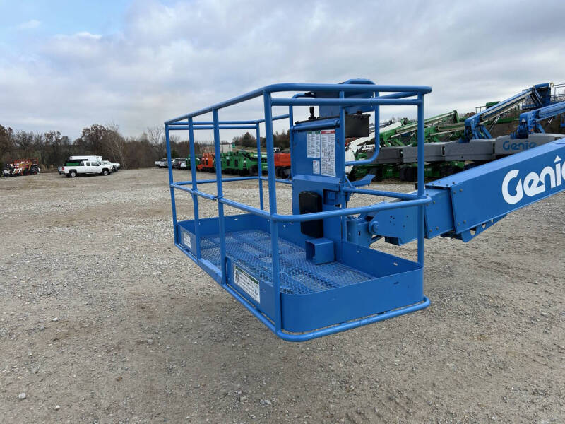 2015 Genie 80' Manlift