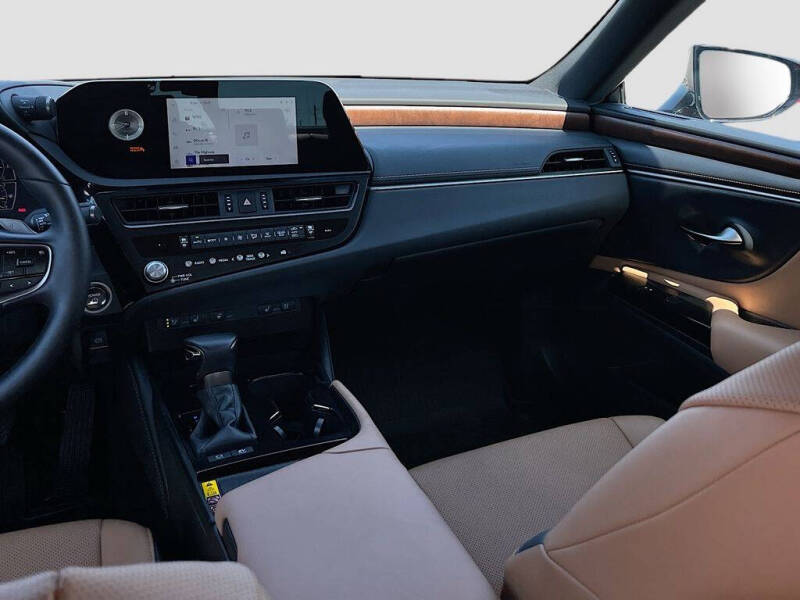 2025 Lexus ES 300h