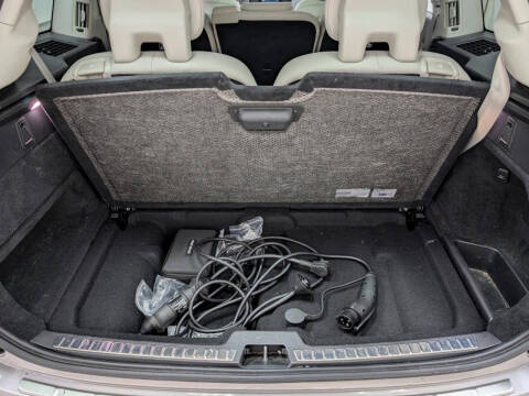 2025 Volvo XC60 B5 Plus Dark Theme