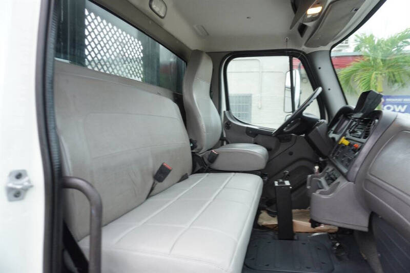 2015 Freightliner M2 106