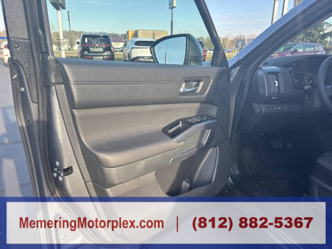 2025 Nissan Pathfinder SL