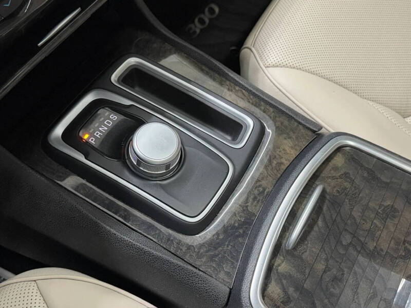 2017 Chrysler 300 C