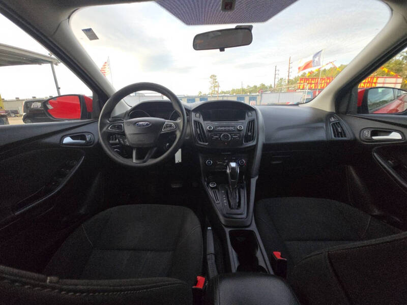 2015 Ford Focus SE photo 24