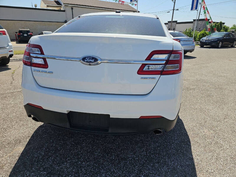 2017 Ford Taurus SE