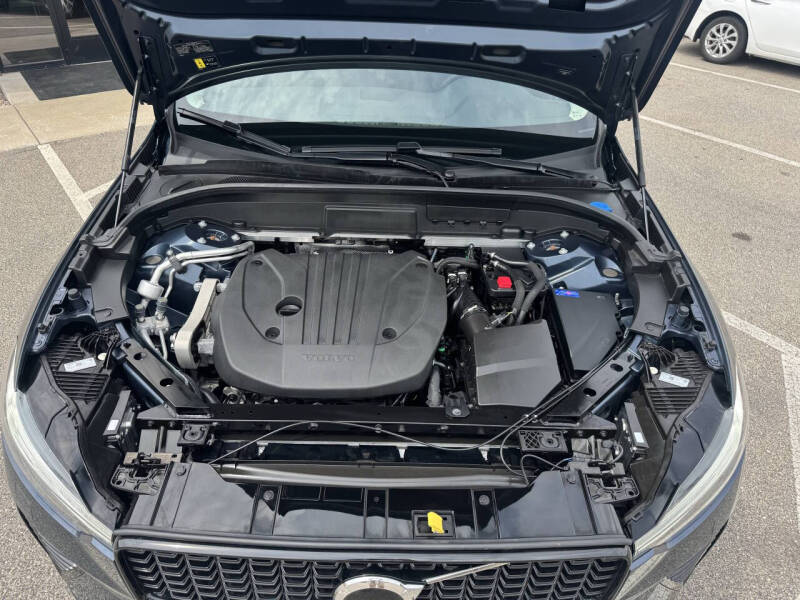 2024 Volvo XC60 B5 Plus Dark Theme