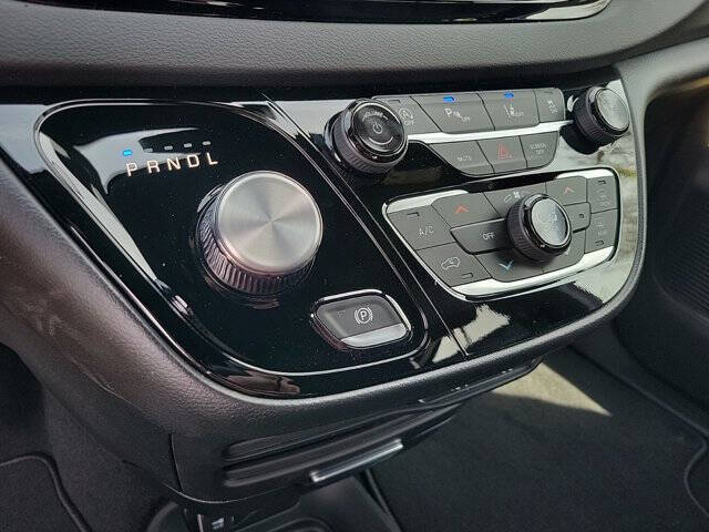 2025 Chrysler Voyager LX