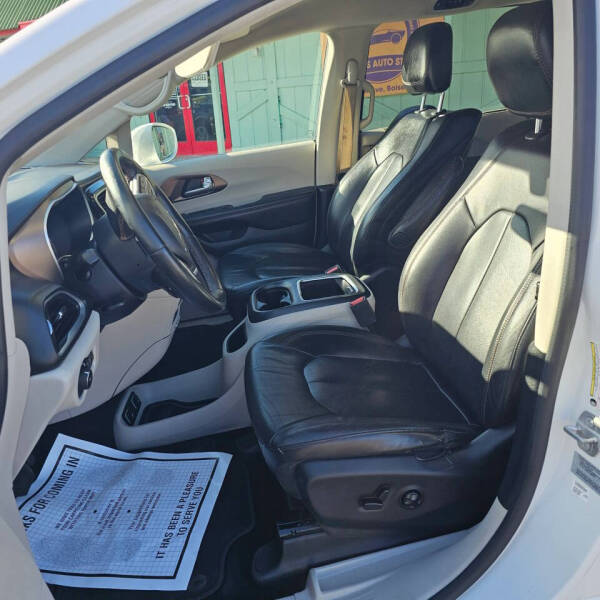 2017 Chrysler Pacifica Touring-L Plus