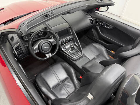 2017 Jaguar F-TYPE R