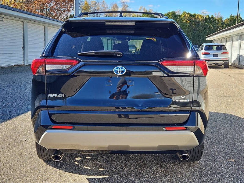 2022 Toyota RAV4 Hybrid SE