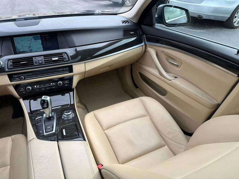 2012 BMW 5 Series 528i