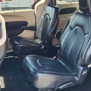 2017 Chrysler Pacifica Touring-L
