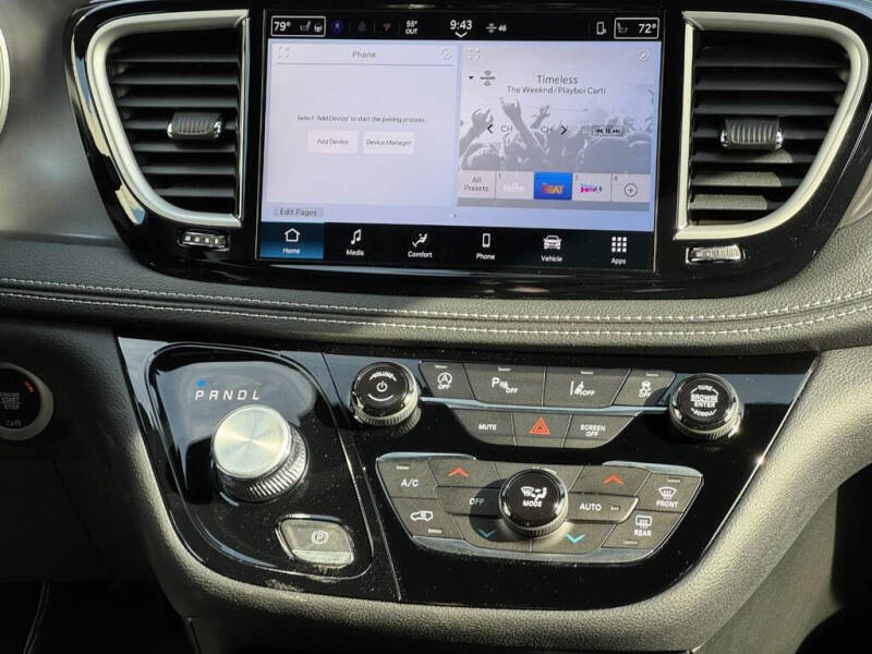 2026 Chrysler Pacifica Select