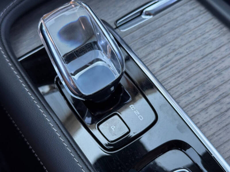 2023 Volvo XC90 Recharge T8 Ultimate Bright Theme 6P