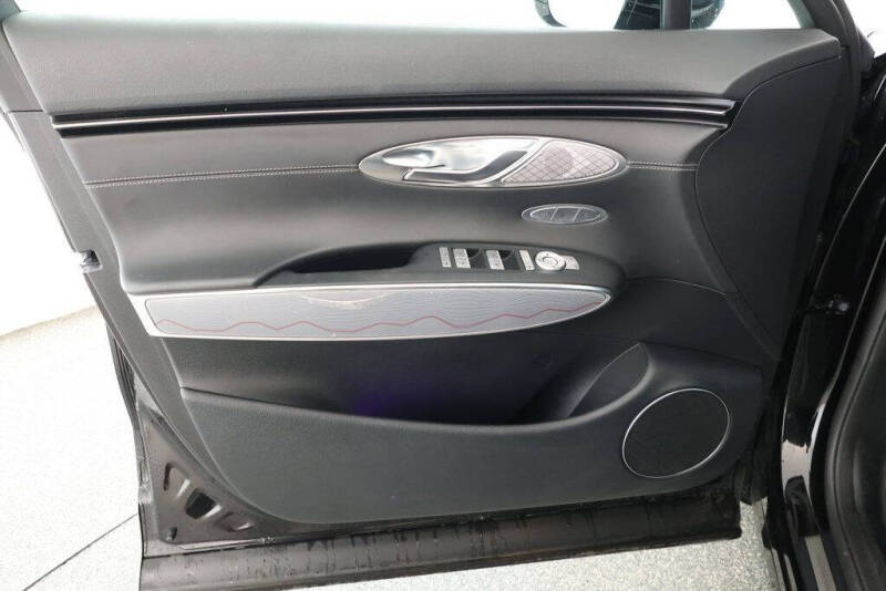 2024 Genesis GV70 2.5T Standard