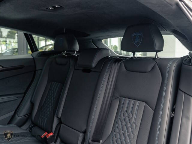 2025 Lamborghini Urus SE