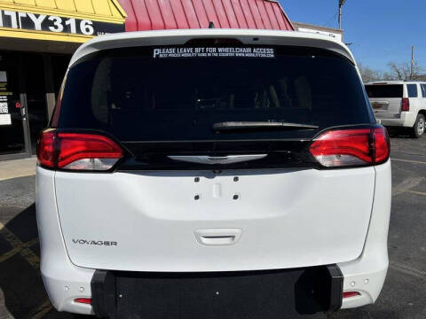 2023 Chrysler Voyager LX