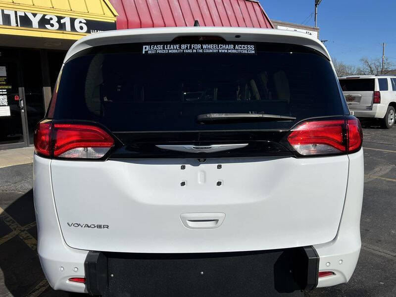 2023 Chrysler Voyager LX