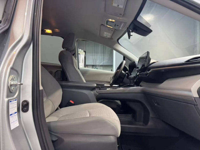 2021 Toyota Sienna LE 8-Passenger