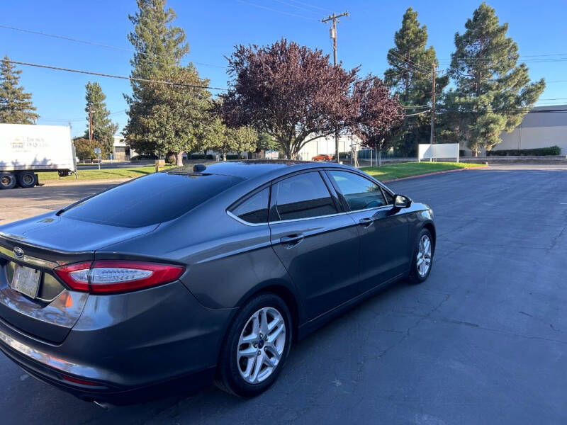 2016 Ford Fusion S photo 9