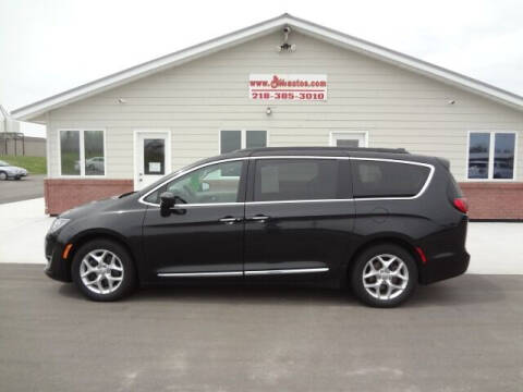 2017 Chrysler Pacifica for sale at GIBB'S 10 SALES LLC in New York Mills MN