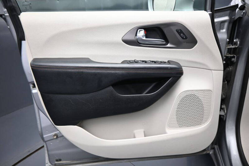 2020 Chrysler Pacifica Touring L