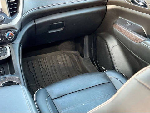 2022 GMC Acadia Denali