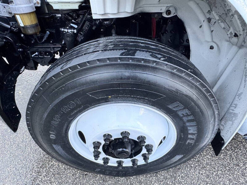 2019 Freightliner M2 106