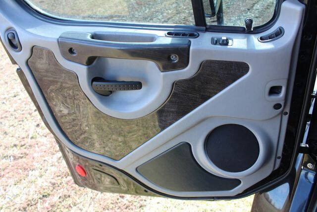 2006 Freightliner M2 106