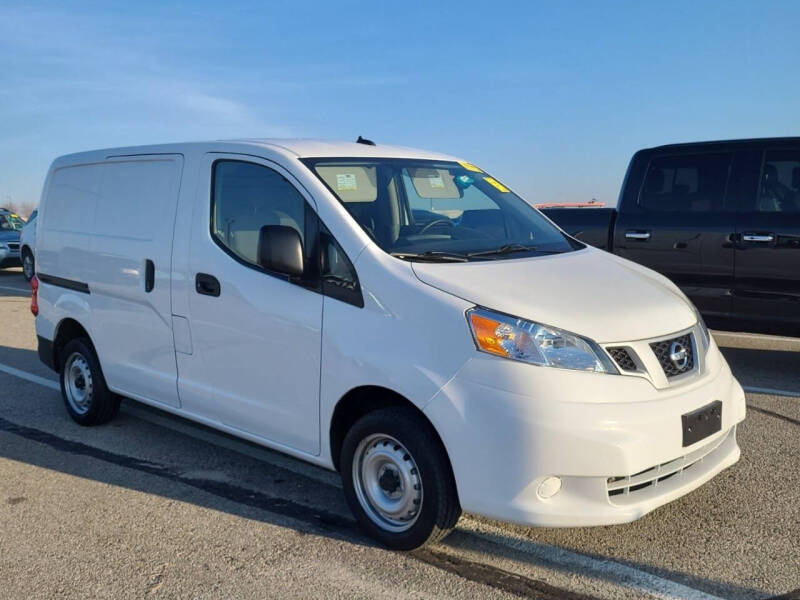 Nissan NV200's photo