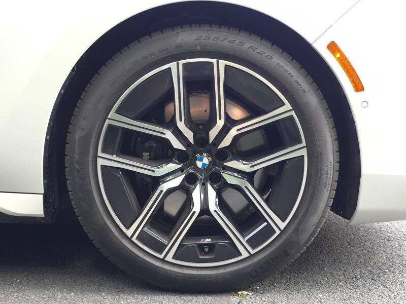 2023 BMW 7 Series 740i