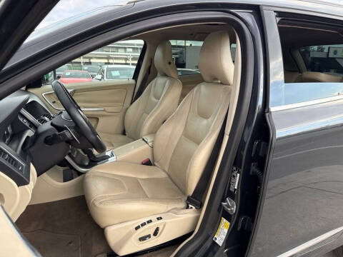 2015 Volvo XC60 T6 Drive-E Premier Plus