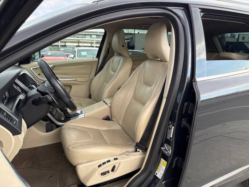 2015 Volvo XC60 T6 Drive-E Premier Plus