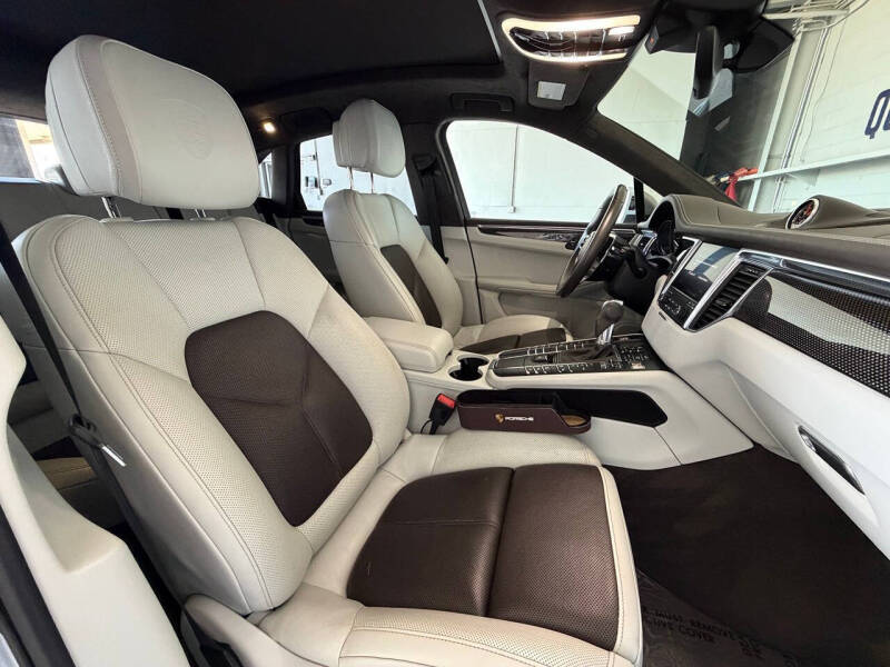 2018 Porsche Macan Turbo