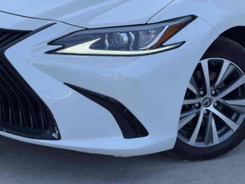 2019 Lexus ES 300h