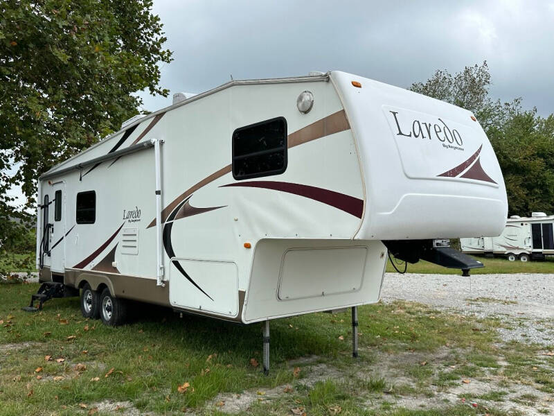 2005 Keystone Laredo 28RL for sale at Kentuckiana RV Wholesalers in Charlestown IN