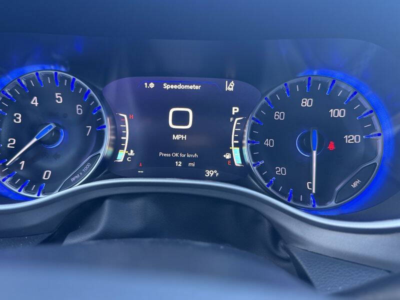 2025 Chrysler Pacifica Select