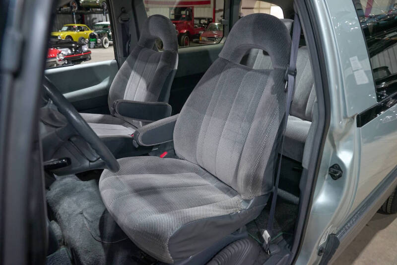 1992 Toyota Previa LE