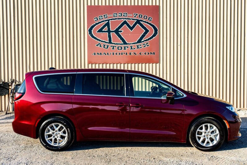 2023 Chrysler Pacifica Touring L
