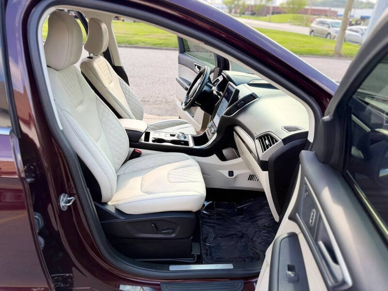 2024 Ford Edge Titanium