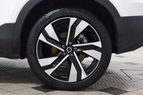 2025 Volvo XC40 B5 Plus Dark Theme