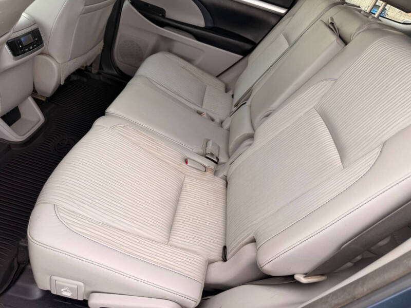 2017 Toyota Highlander LE Plus