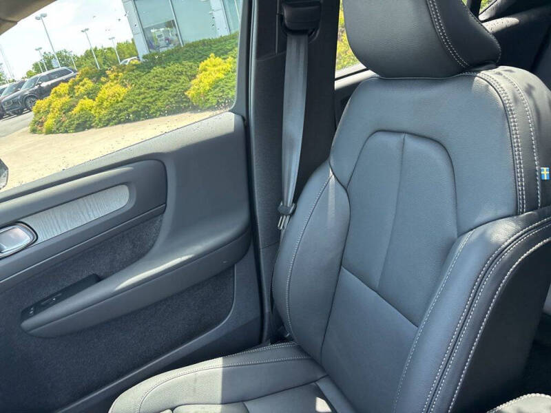 2026 Volvo XC40 B5 Plus