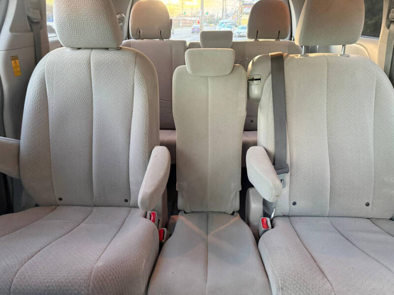 2014 Toyota Sienna LE 8-Passenger