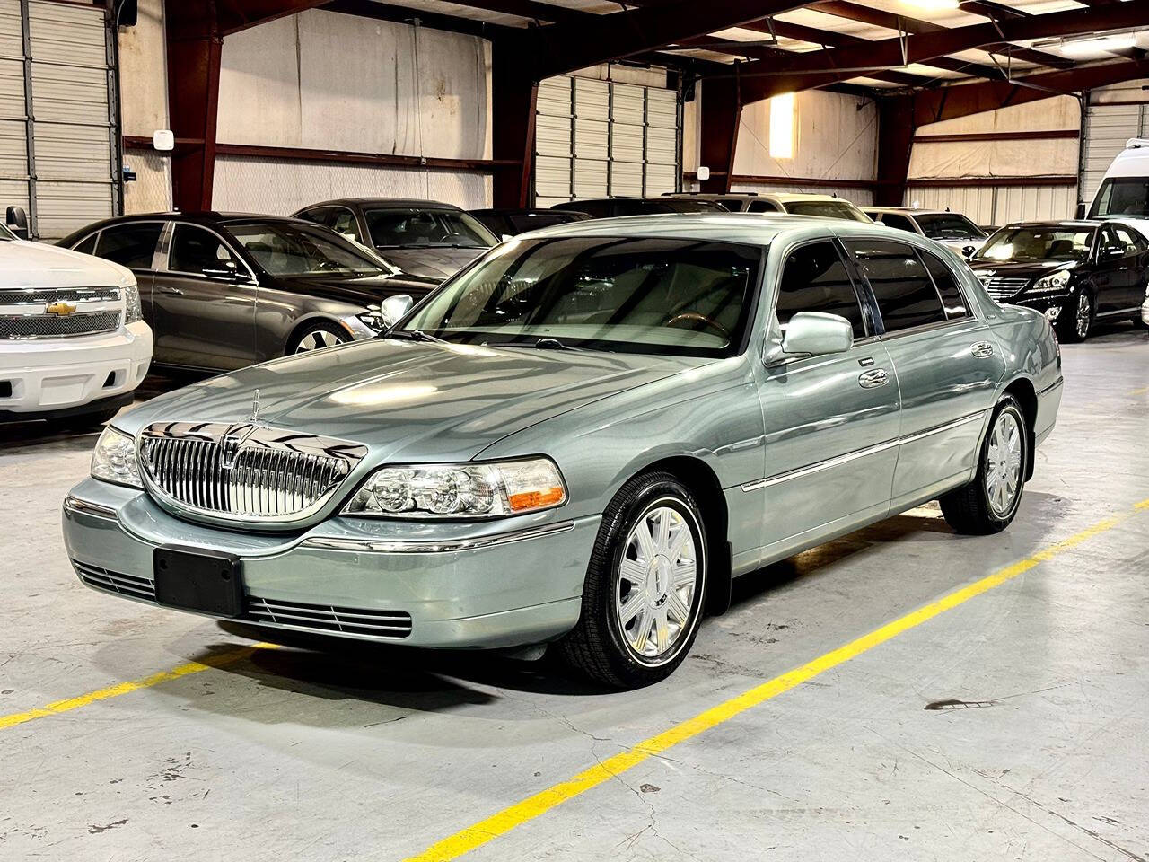 2004 Lincoln Town Car for sale at Carnival Car Company in Victoria, TX