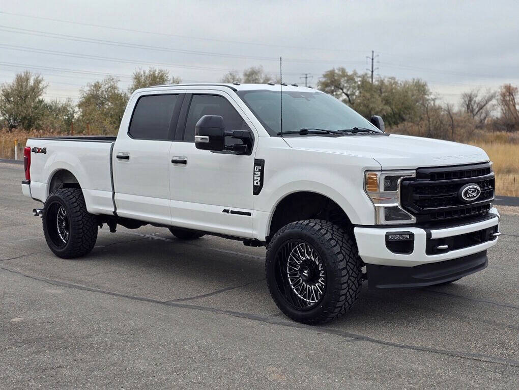 2022 Ford F-350 Super Duty Lariat's photo