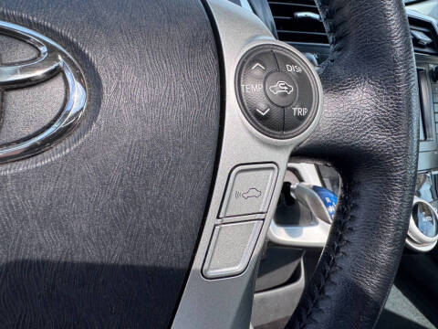 2013 Toyota Prius v Five