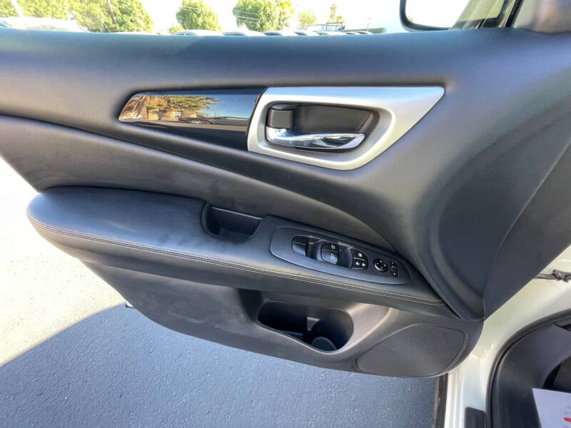 2018 Nissan Pathfinder SV