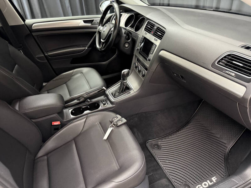 2015 Volkswagen Golf TSI SE